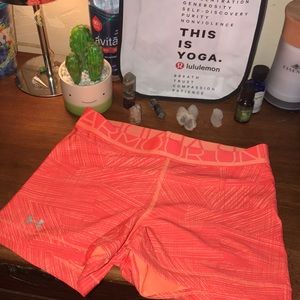 NEVER WORN UNDER ARMOUR SPANDEX